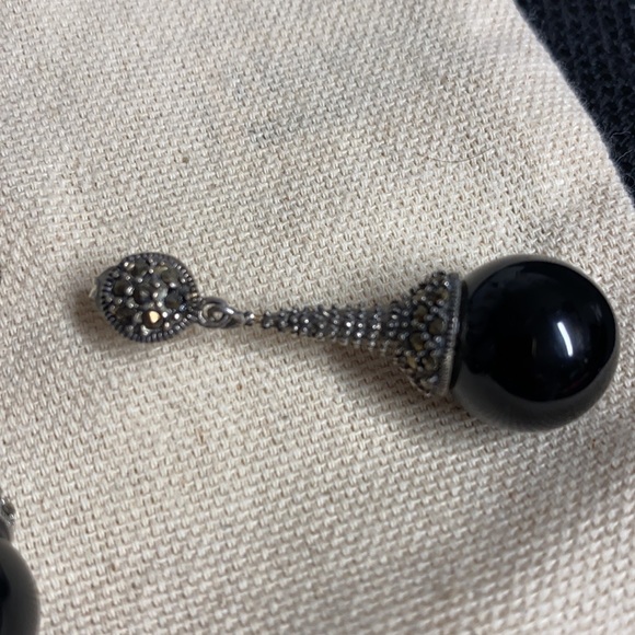 Silver Black drop earrings - Picture 2 of 7